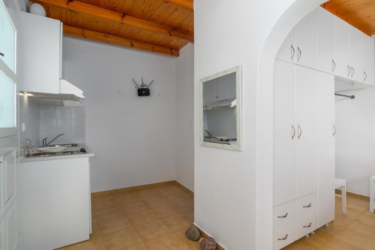 Georgia'S House & Apartment Adamantas  ภายนอก รูปภาพ