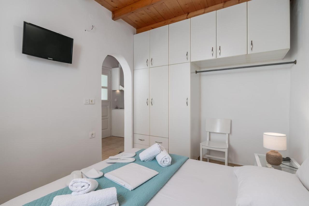 Georgia'S House & Apartment Adamantas  ภายนอก รูปภาพ