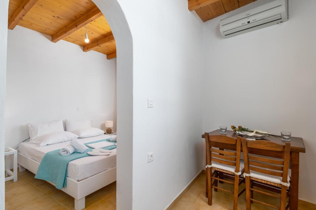 Georgia'S House & Apartment Adamantas  ภายนอก รูปภาพ