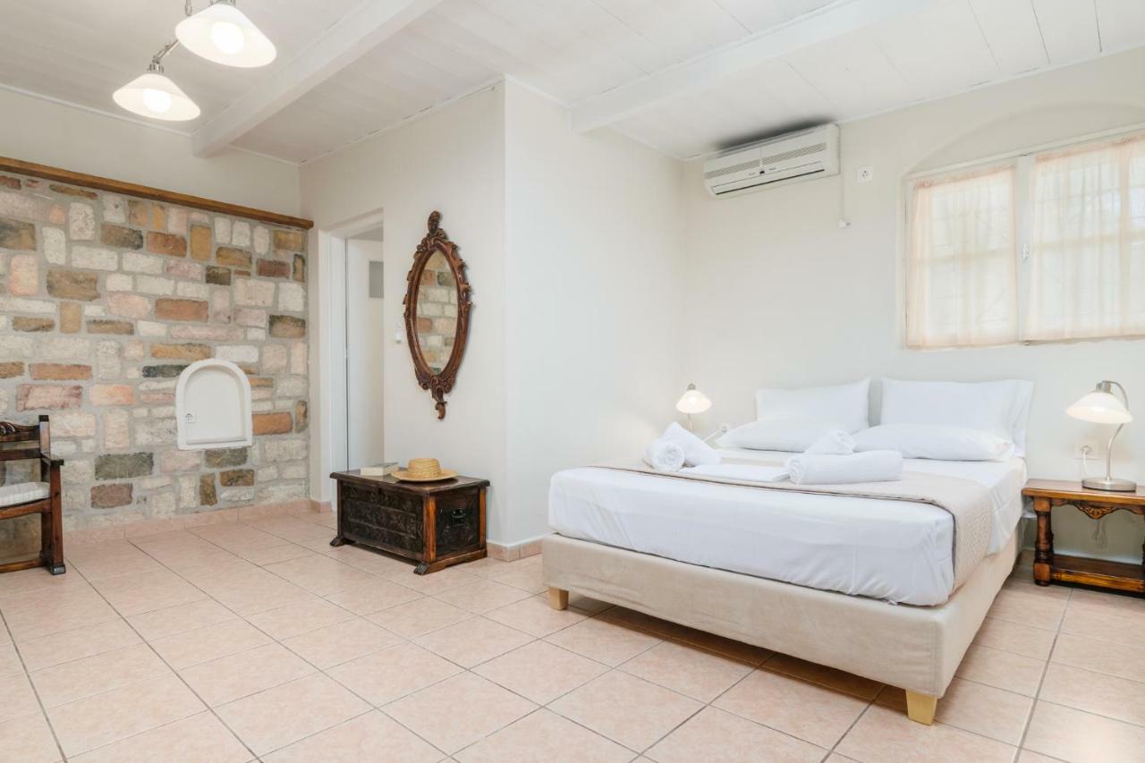 Georgia'S House & Apartment Adamantas  ภายนอก รูปภาพ